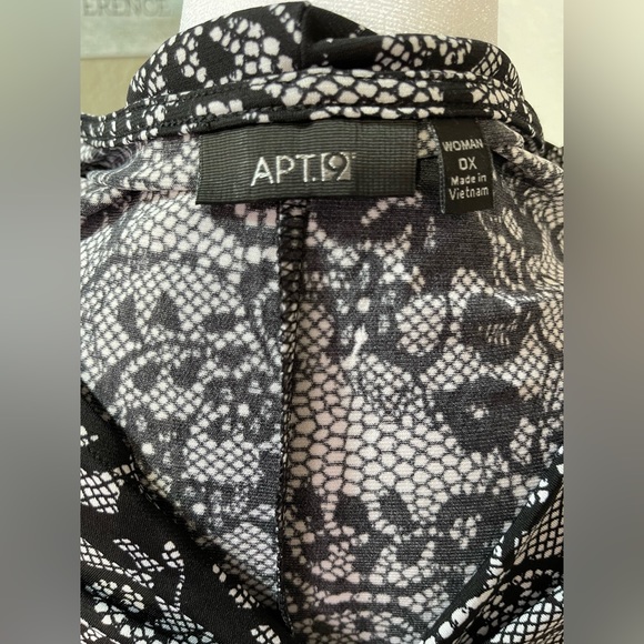 Apt. 9 Women's Sleeveless blouse, Size OX - Picture 3 of 4